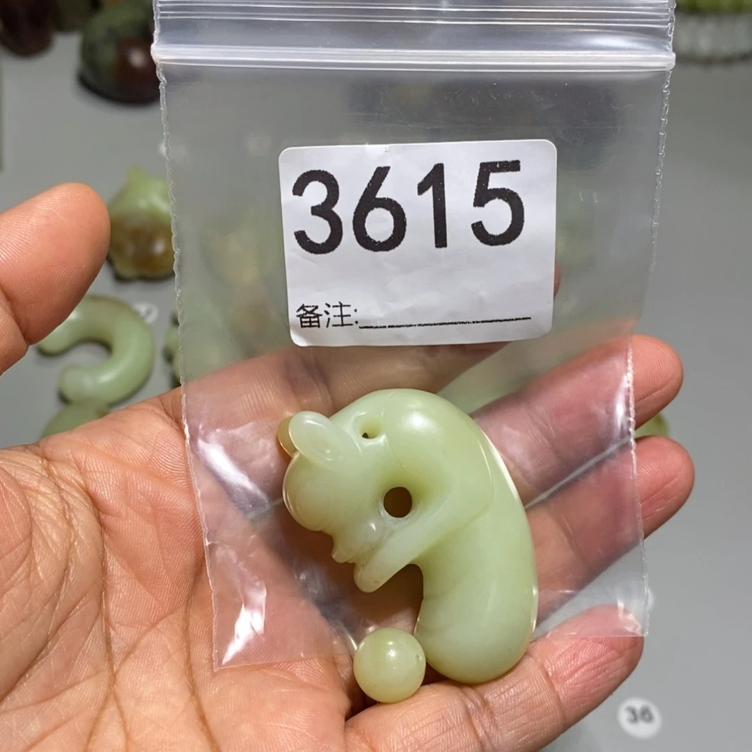 颈饰未镶嵌透闪石质玉道**旧