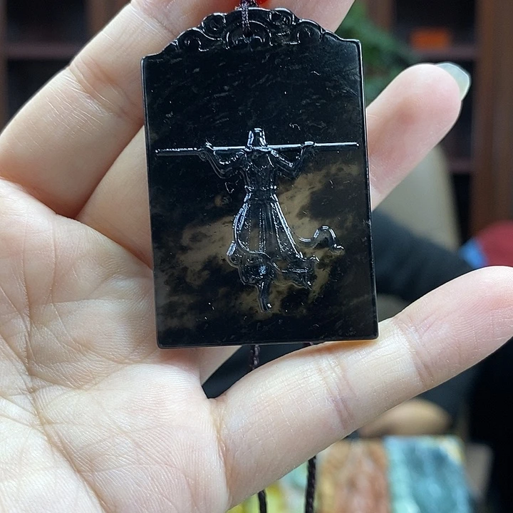 蛇纹石玉未镶嵌颈饰