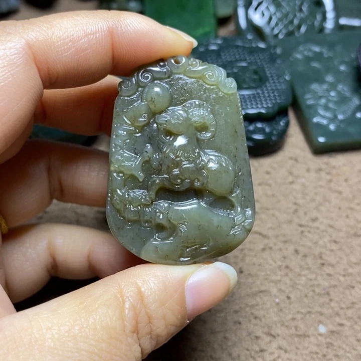 和田玉未镶嵌颈饰