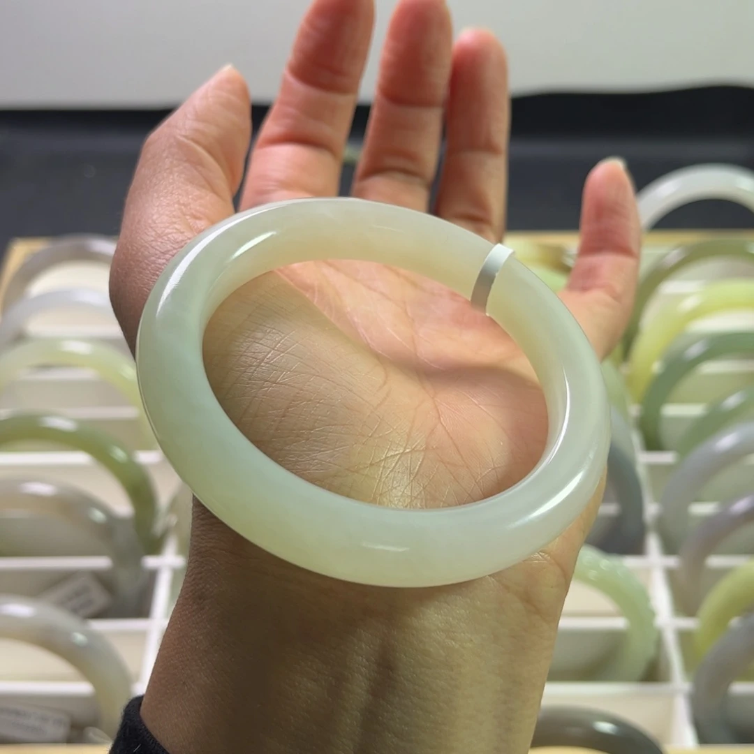 和田玉手镯57.5圈未镶嵌