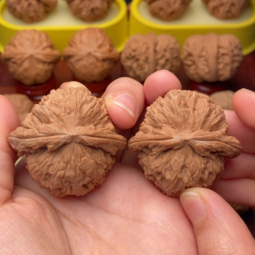 把件文玩核桃42老树红皮 白狮子