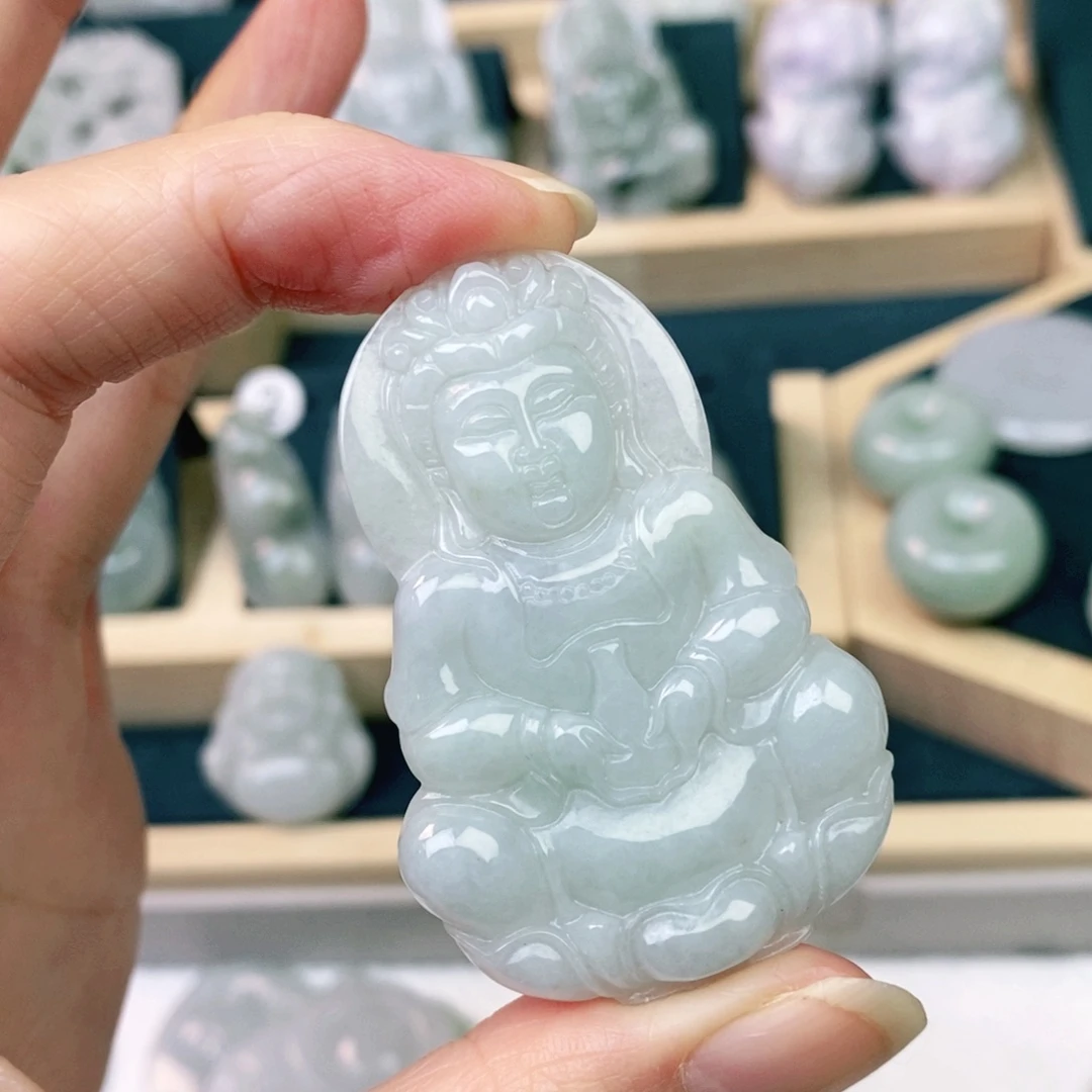 翡翠未镶嵌颈饰观音（不退货）包容心