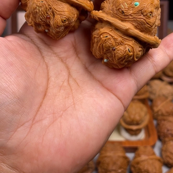 蛤蟆头雕刻的金蟾