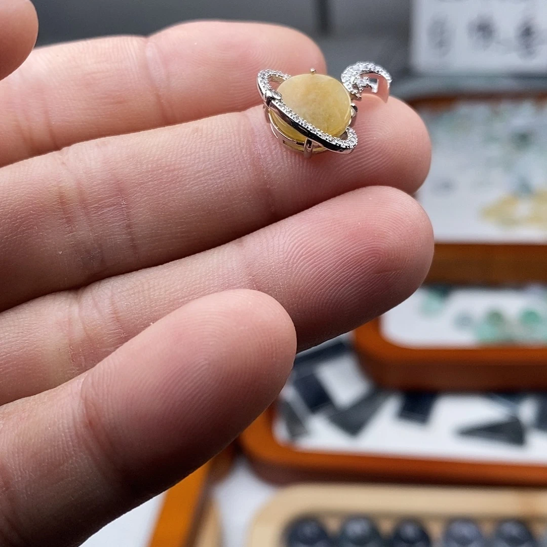 翡翠颈饰未镶嵌日月星球款