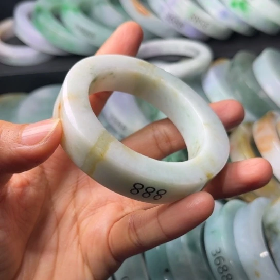 定制翡翠未镶嵌手镯