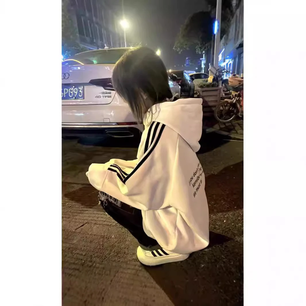 国潮牌白色卫衣女春秋薄款新款美式拼接三条杆连帽oversize外套