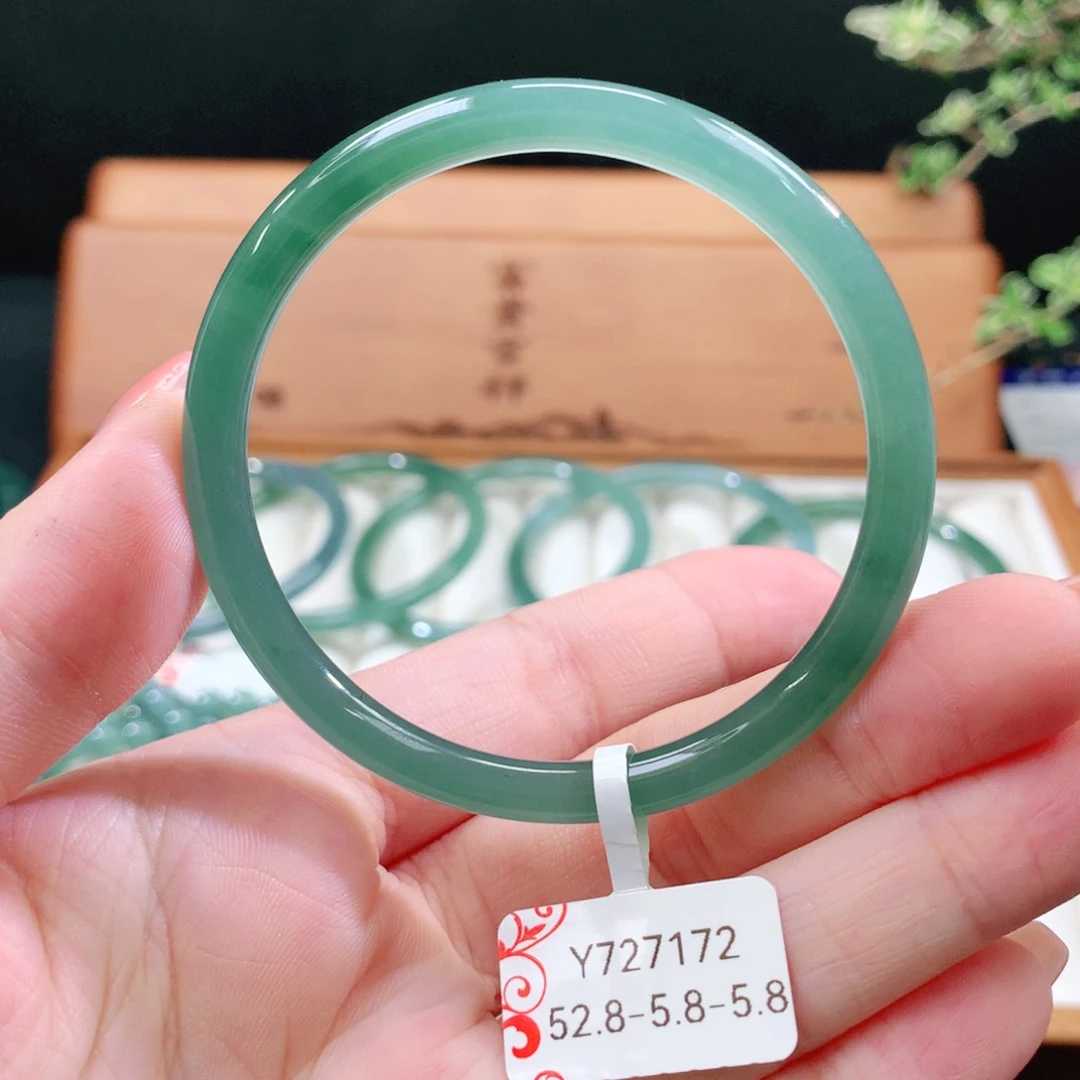 翡翠手镯未镶嵌天然