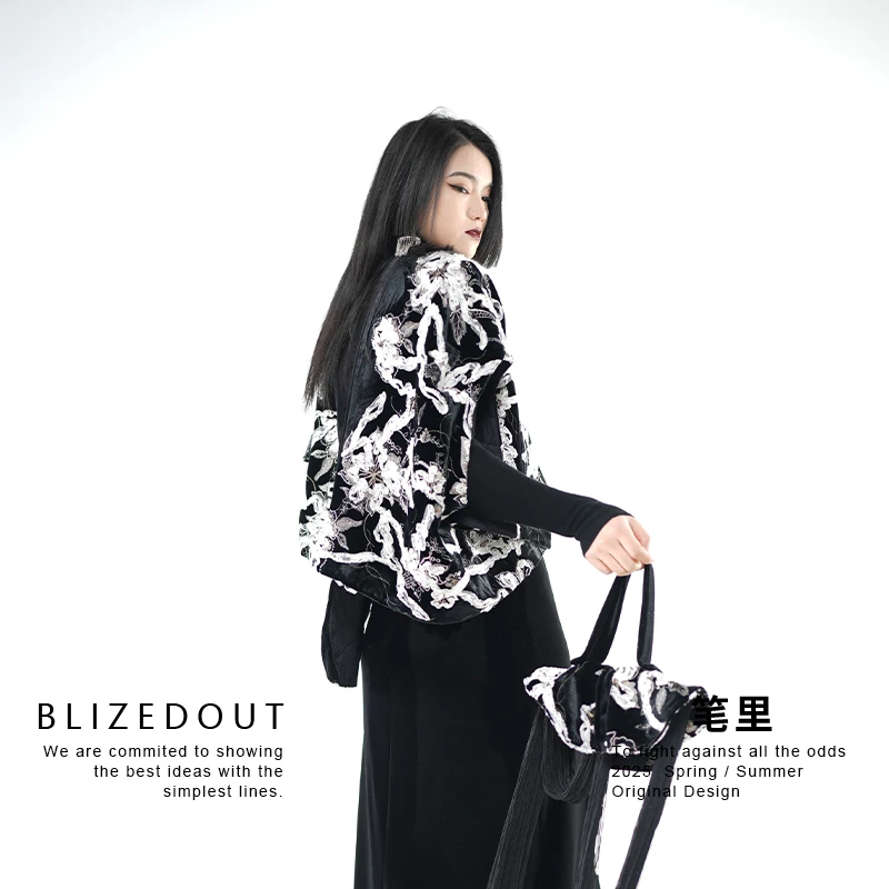 笔里【BLIZEDOUT】原创设计秋冬复古刺绣法式无袖马夹外套5121301