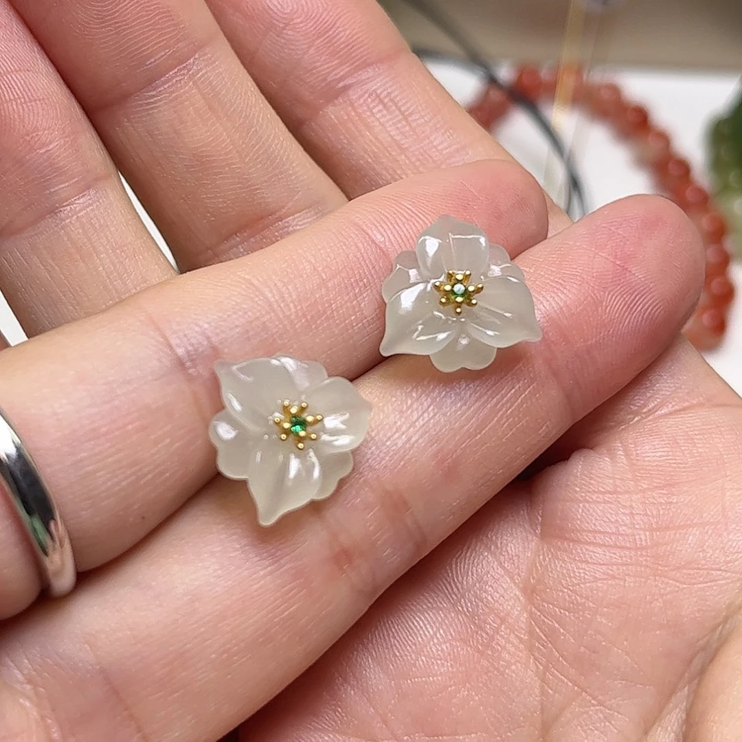 自***鱼和田玉银S925镶嵌耳饰