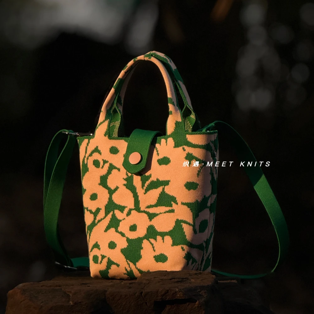 花之影斜跨包蓝绿/粉绿/黑米三色可选