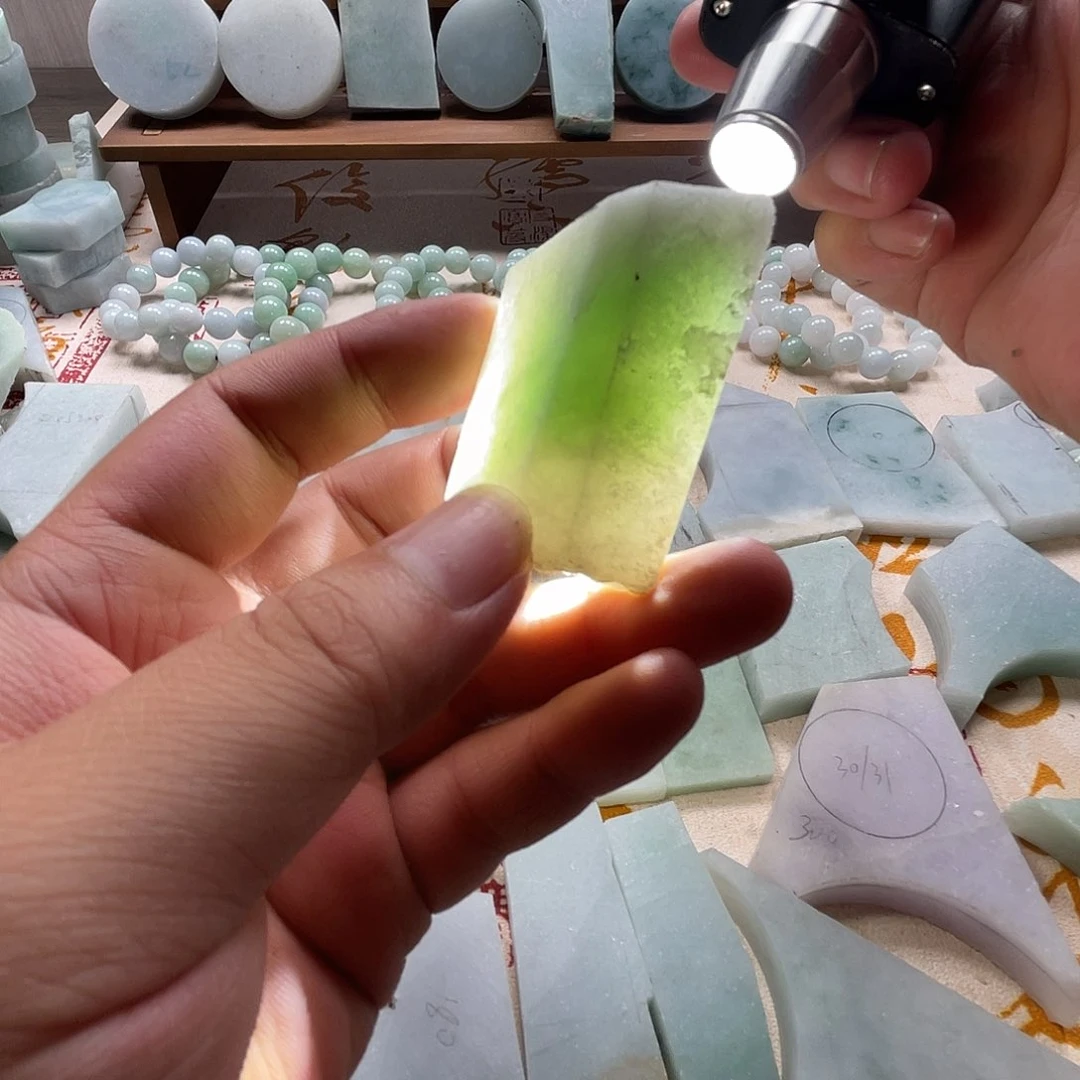 翡翠未镶嵌颈饰缅甸翡翠A货毛料