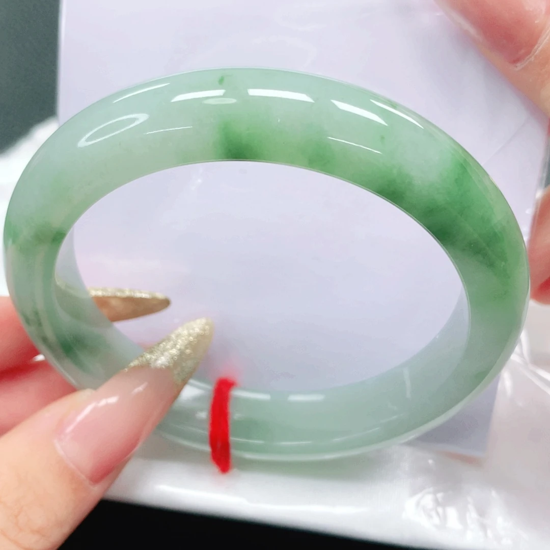 翡翠手镯未镶嵌59圈