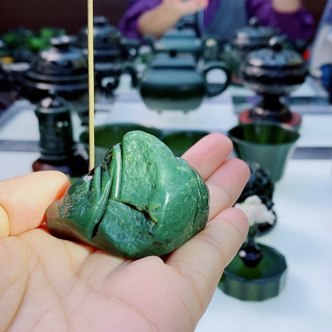 未镶嵌和田玉（青玉）摆件