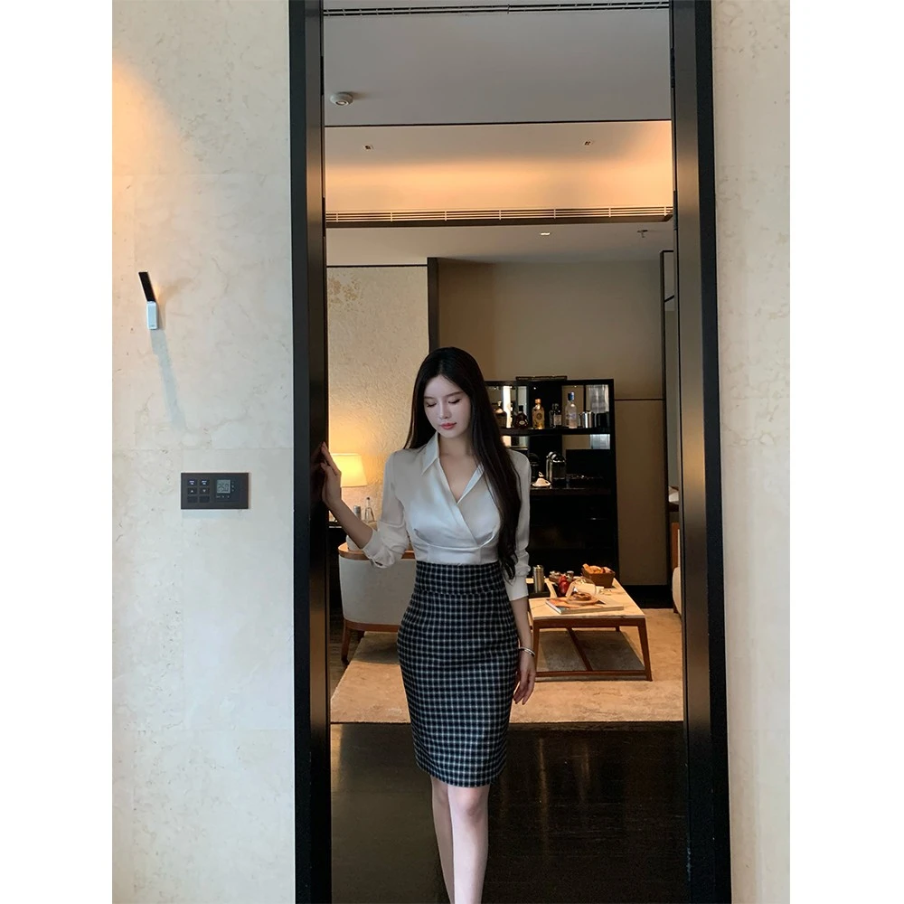 THE SWAN司凰轻奢 法式气质缎面衬衫女通勤百搭衬衣/格子包臀半裙