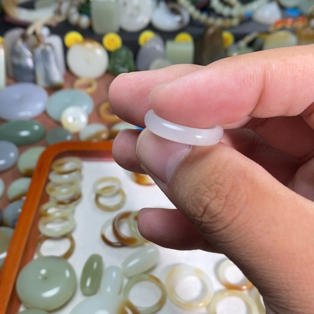 淡***笑和田玉未镶嵌吊坠(不含链)