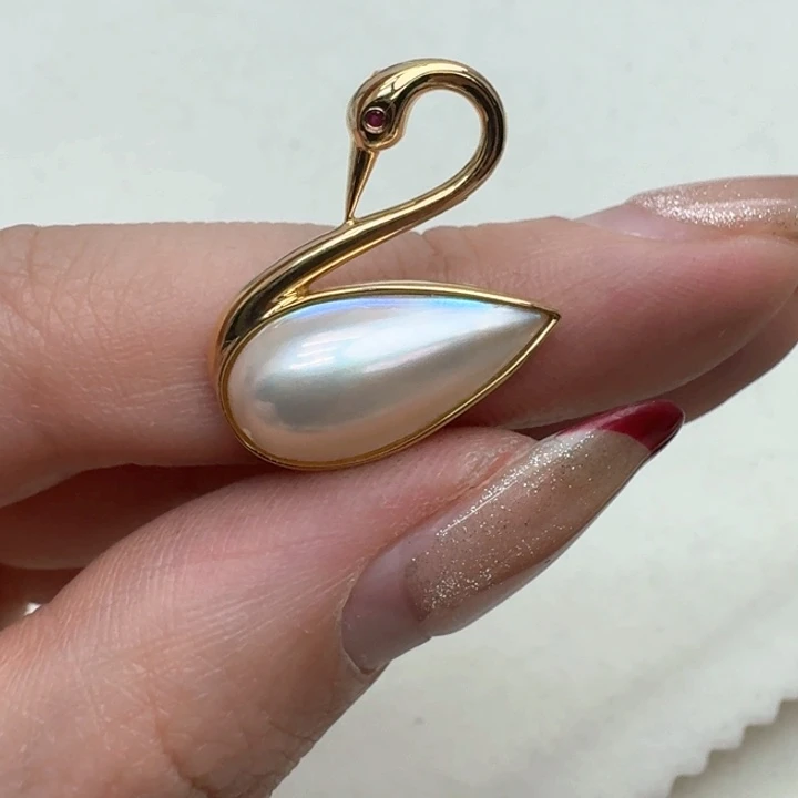 拼合珍珠（马贝珠）颈饰18K金镶嵌