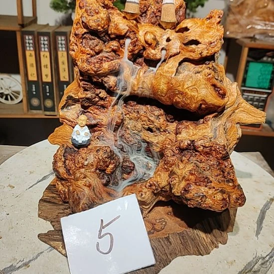 岁***痕松木5北沉香琥珀木天然造型山水摆件。