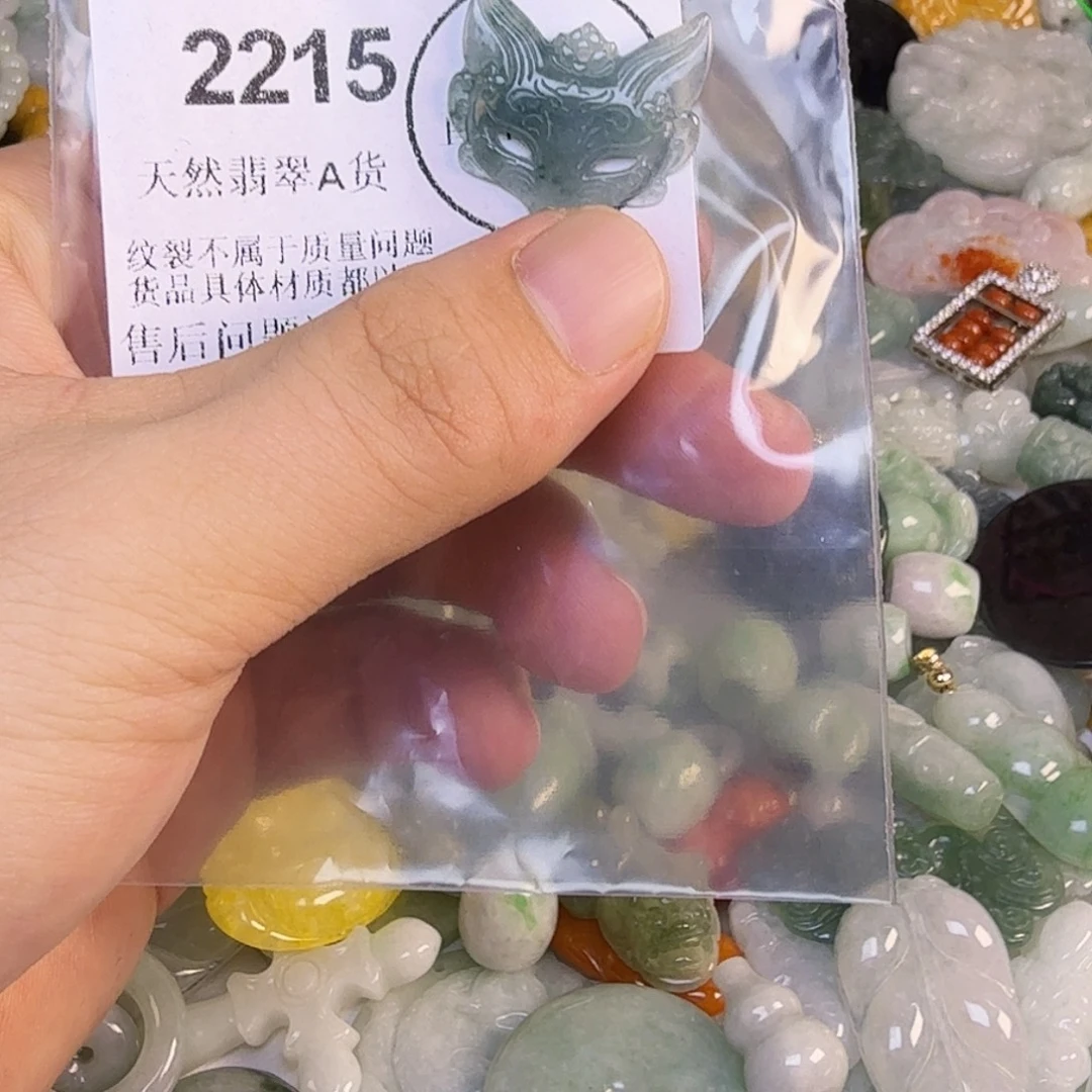 翡翠未镶嵌颈饰hhh