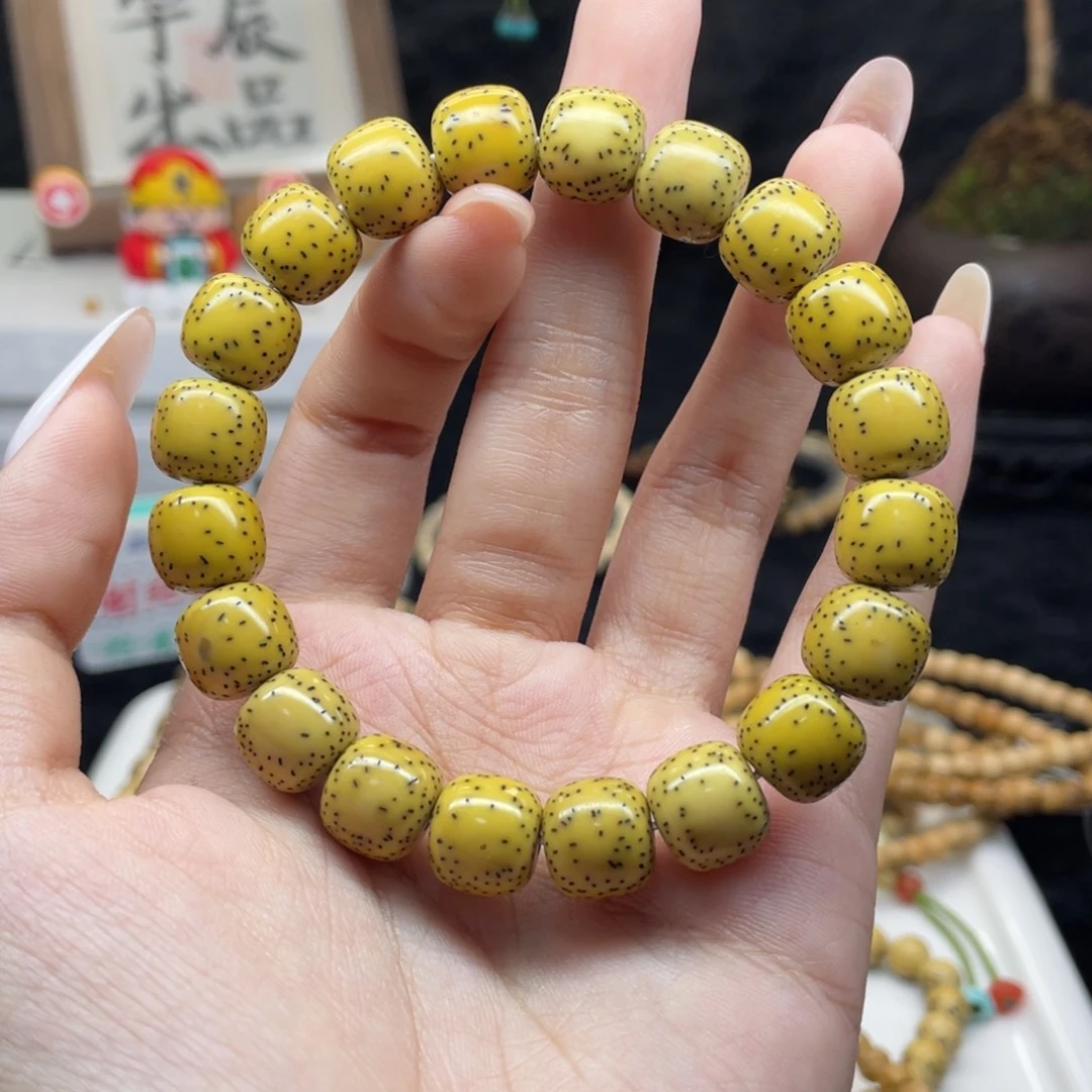 吊坠星月菩提H1 侧留白鸡油黄数星