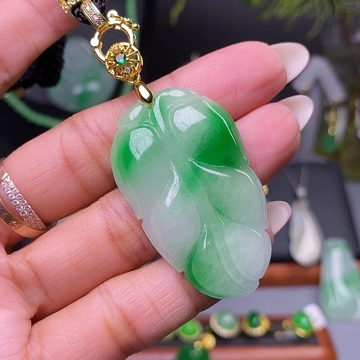 吊坠(赠链)未镶嵌翡翠