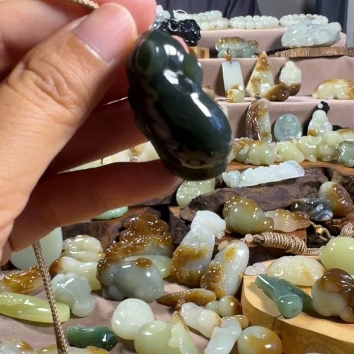 和田玉（糖玉）未镶嵌颈饰