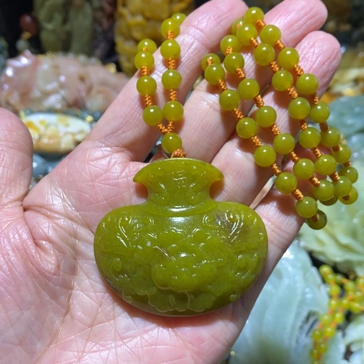 蛇纹石玉岫玉吊坠未镶嵌