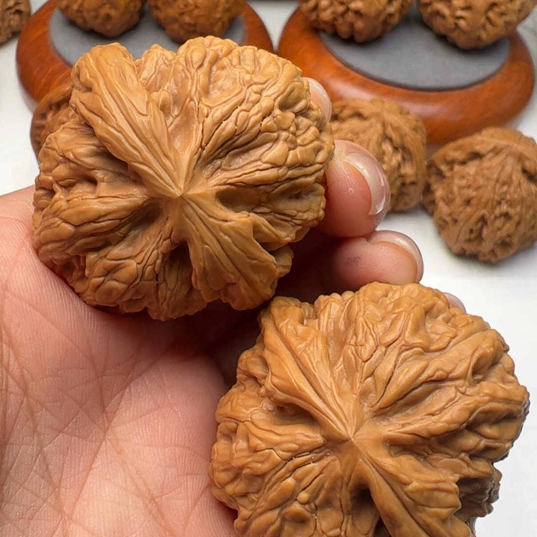 文玩核桃吊坠红锦鲤40
