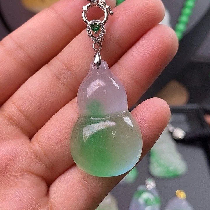 翡翠未镶嵌吊坠(赠链)