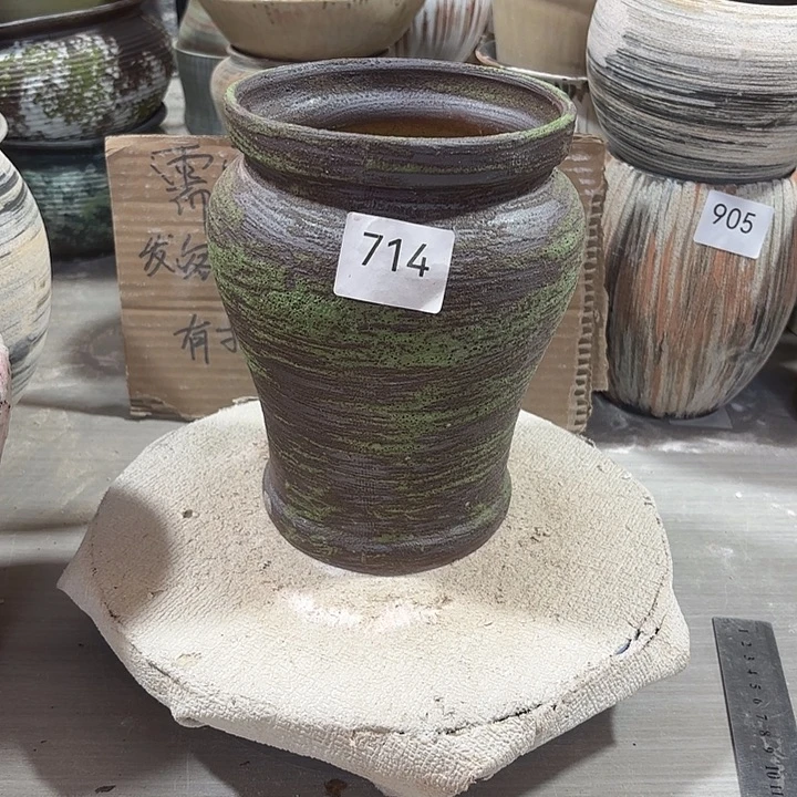 摆件陶高19，口11，有孔，714