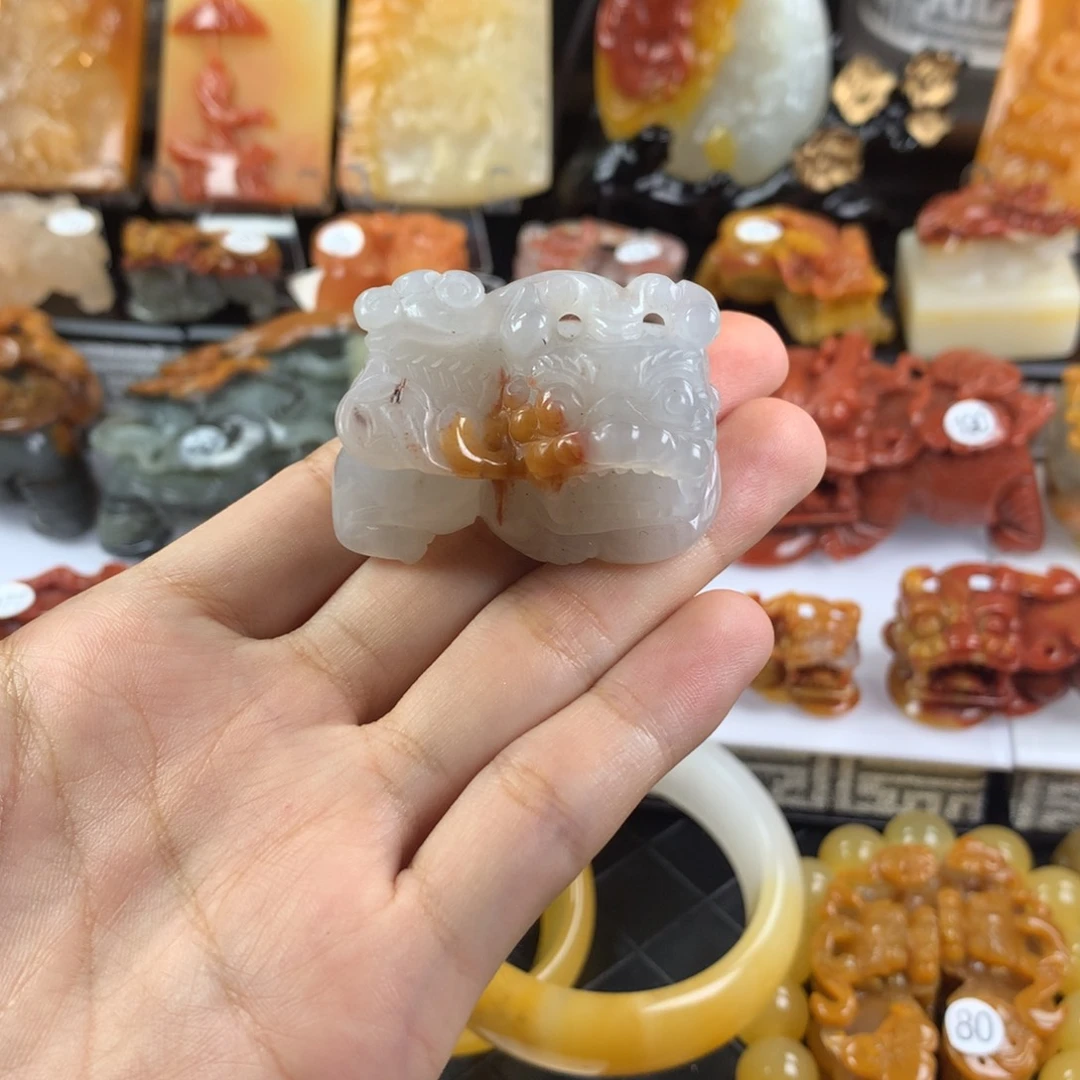 石英质玉（黄龙玉）未镶嵌挂件