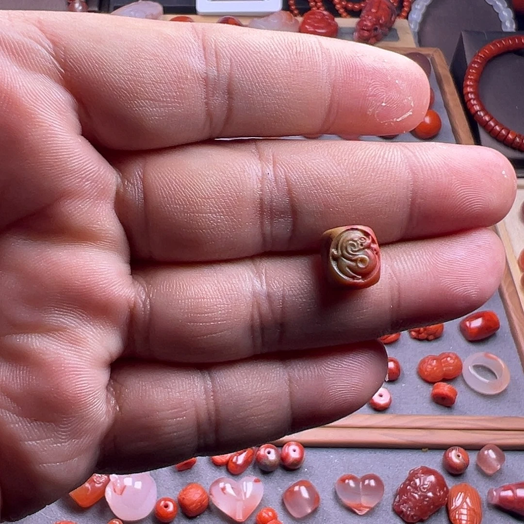 南红玛瑙未镶嵌珠宝奇石