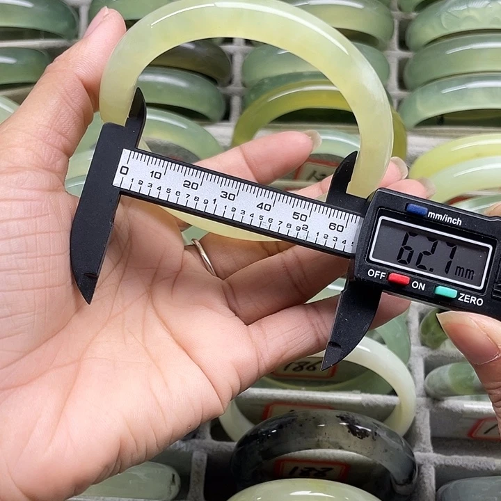 蛇纹石玉未镶嵌手镯197