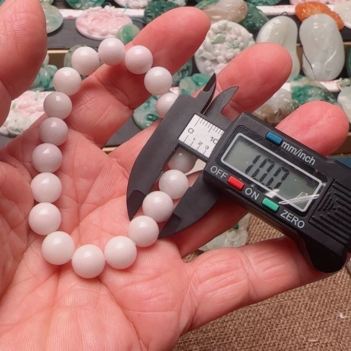 独山玉未镶嵌颈饰