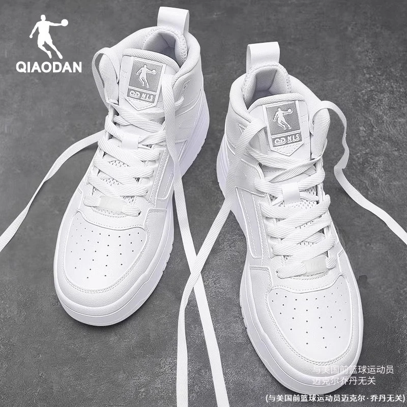 中国乔丹运动鞋男鞋秋皮面防水白色高帮板鞋男款高帮休闲鞋男