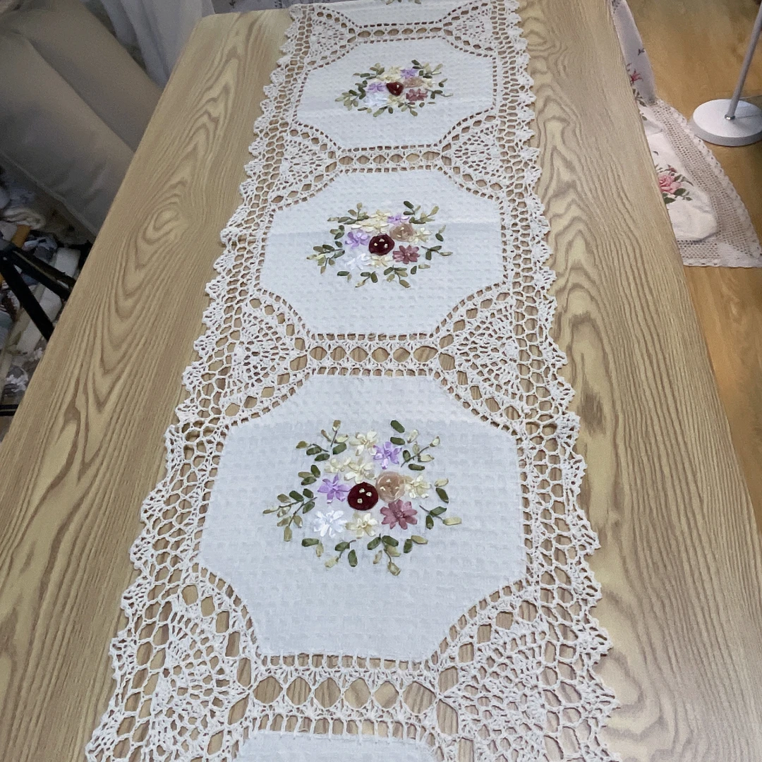 DY195-18-1棉麻（40cm*175cm)两朵立体小花钩花平角桌旗