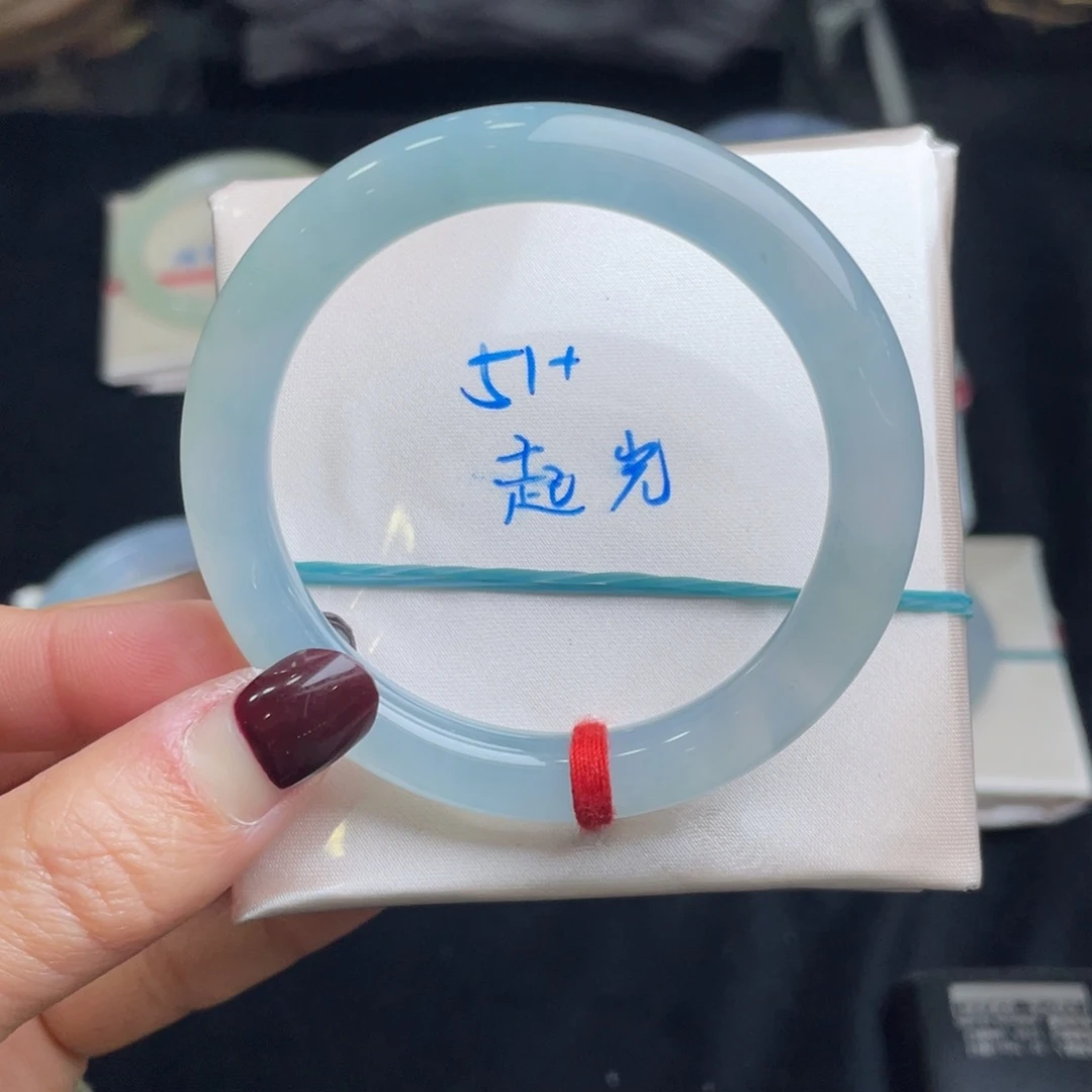 翡翠手镯未镶嵌翡翠手镯