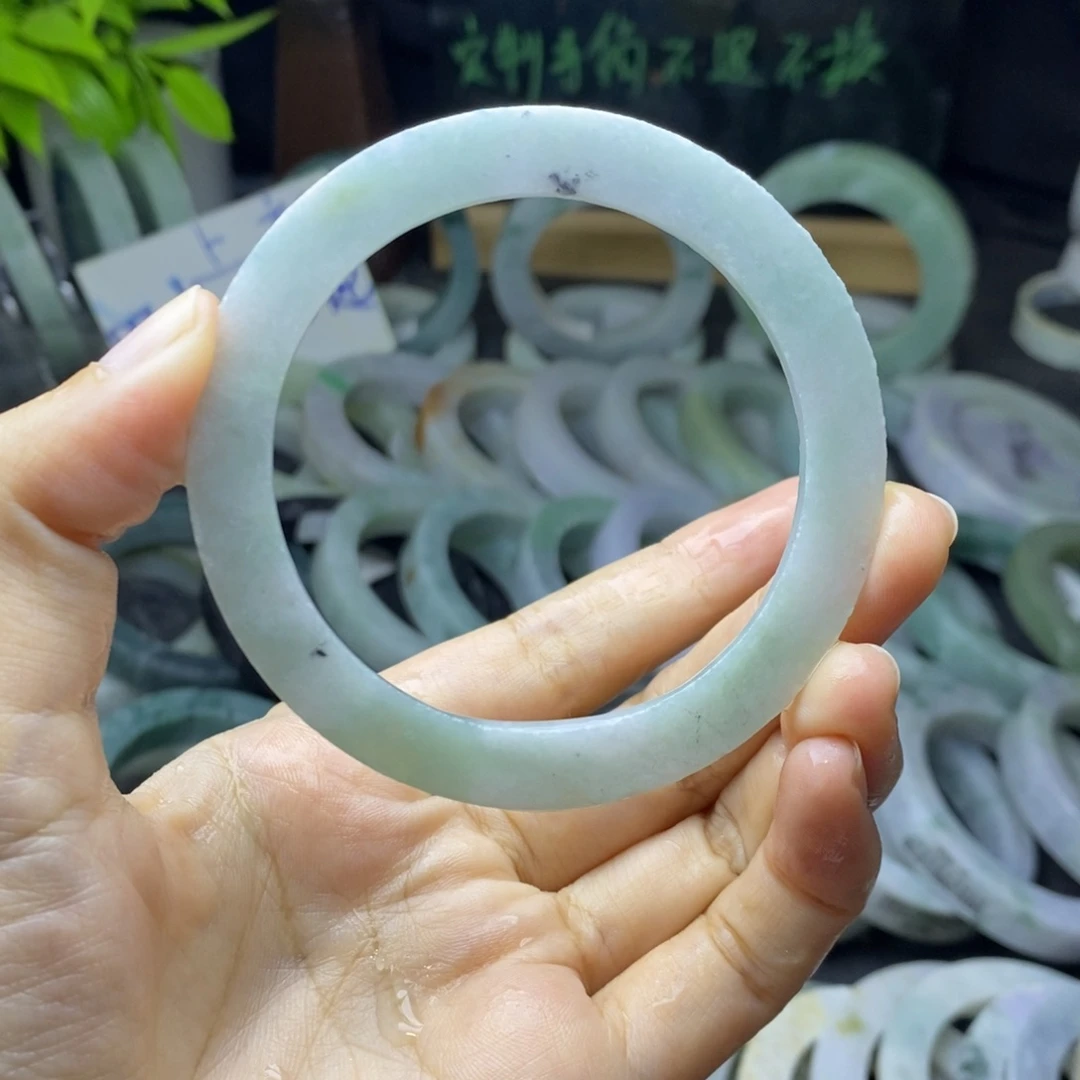 定制翡翠未镶嵌手镯