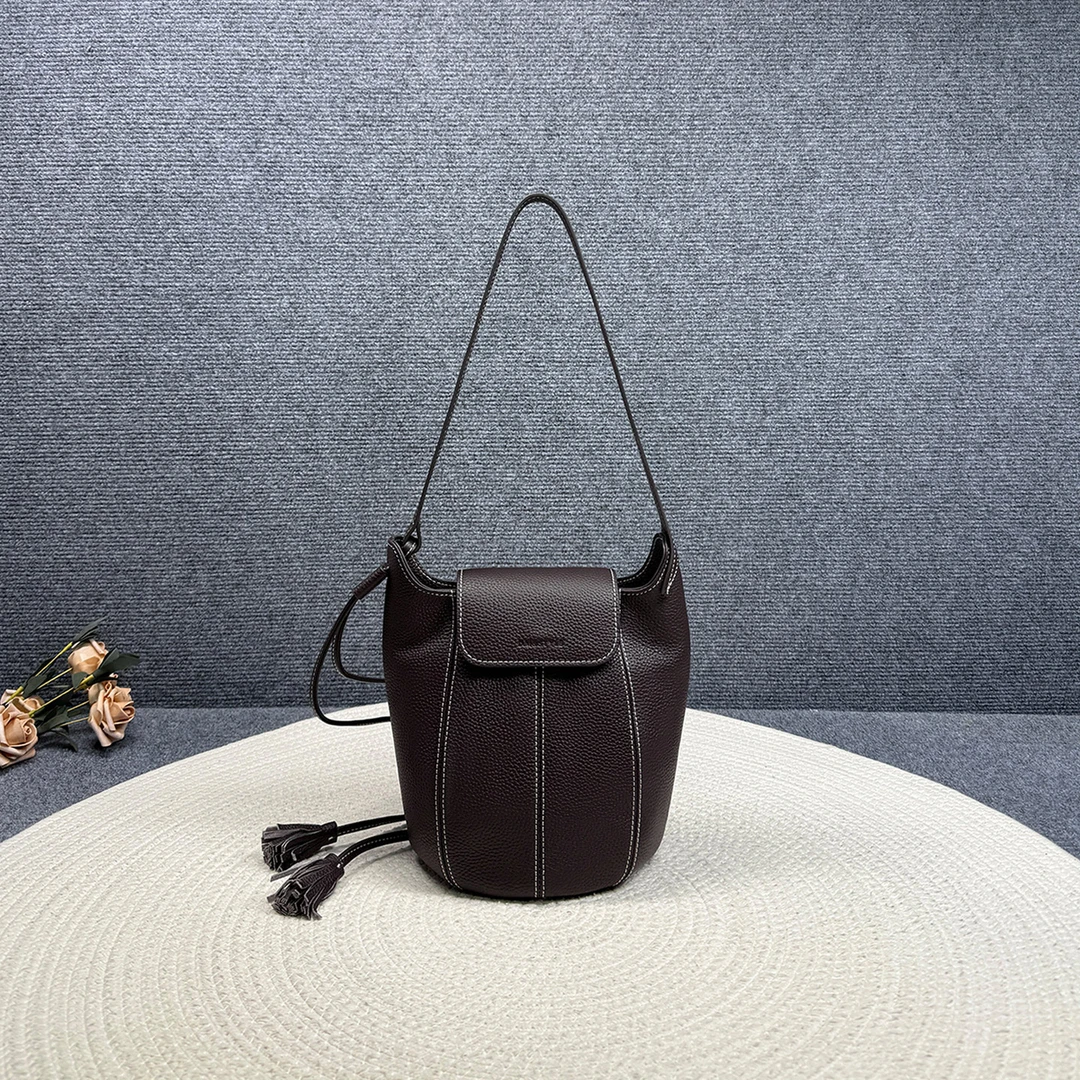 2025秋季新款女包休闲时尚质感百搭单肩斜挎大容量真皮包包水桶包