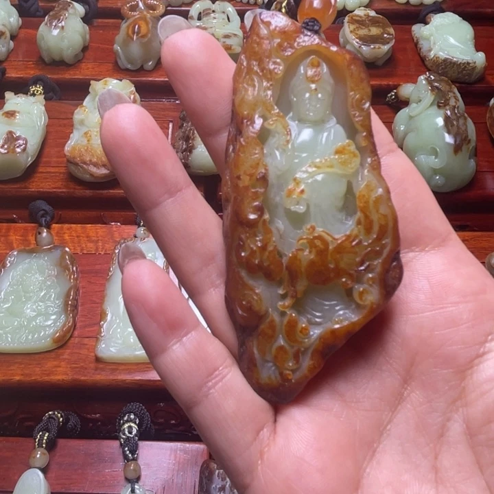 用***4颈饰未镶嵌岫岩河磨玉（透闪石质玉）