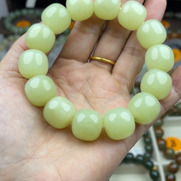 这***细和田玉未镶嵌手串