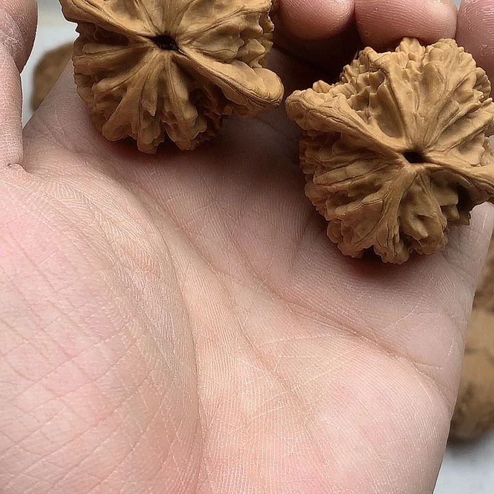 艾***服文玩核桃吊坠42麦虎