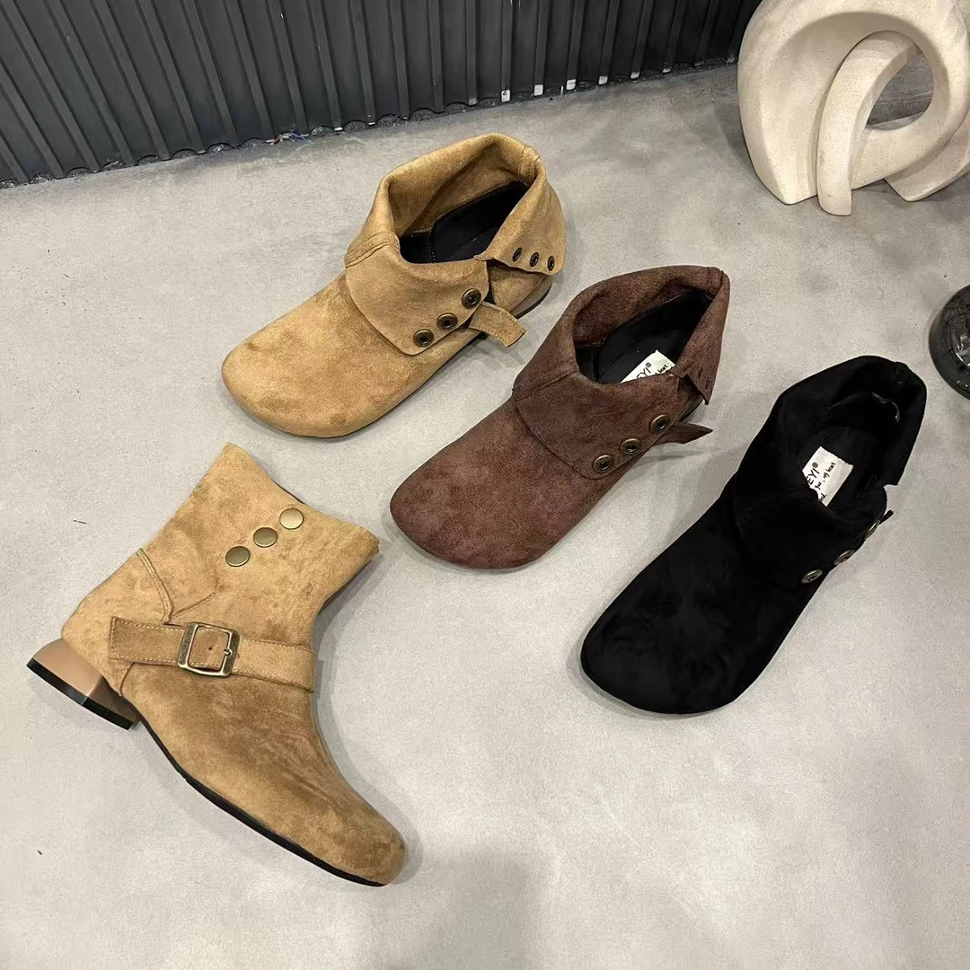 2025年秋冬季新款气质百搭时尚网红休闲金属扣复古风女爆款时装靴