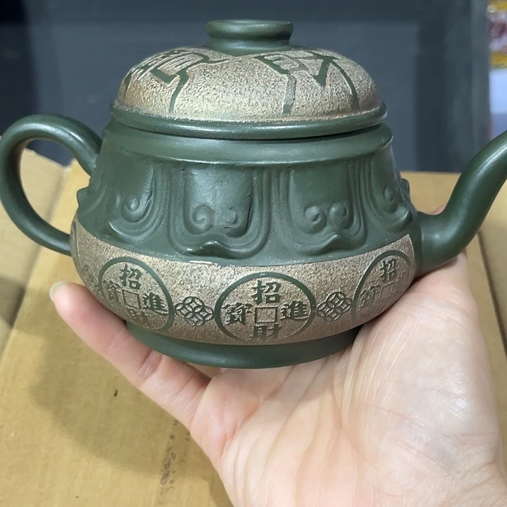 紫泥茶壶原矿泥料手工制作的一把紫砂壶。