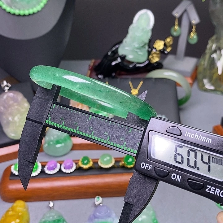 吊坠(赠链)未镶嵌翡翠