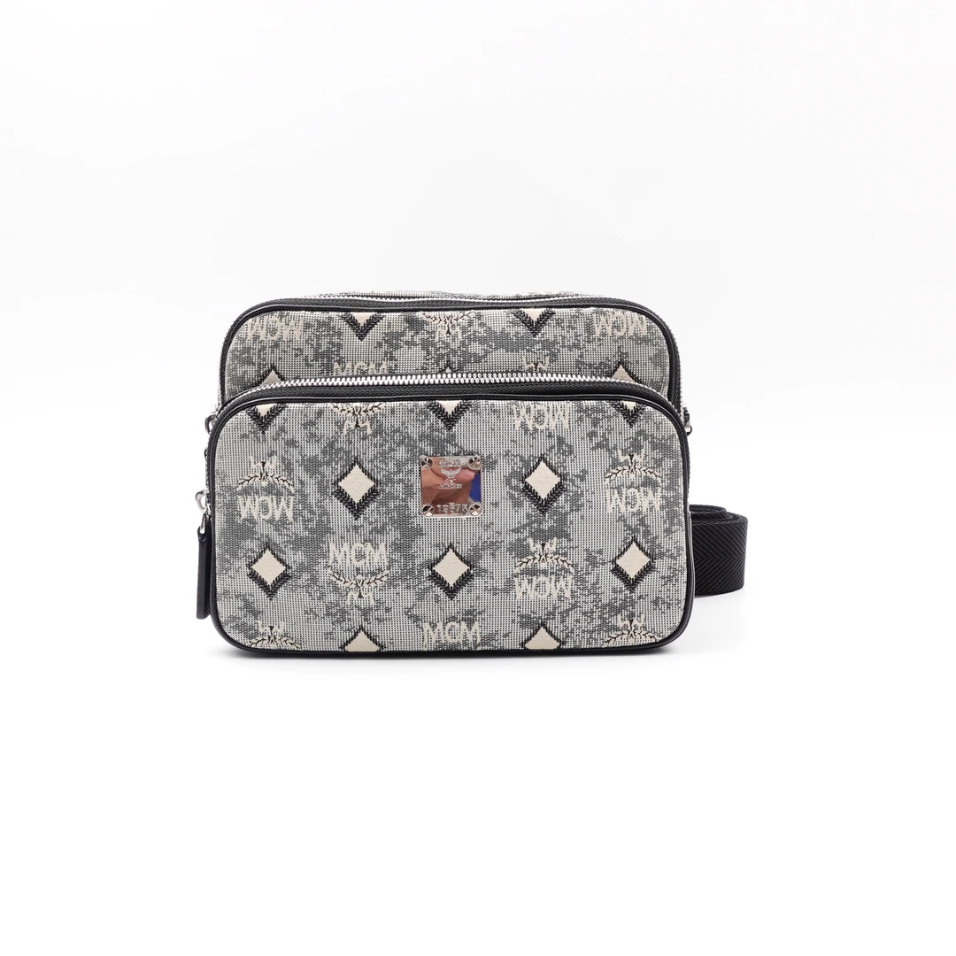 95新 MCM 黑灰色相机单肩包/WKJMWXN00759
