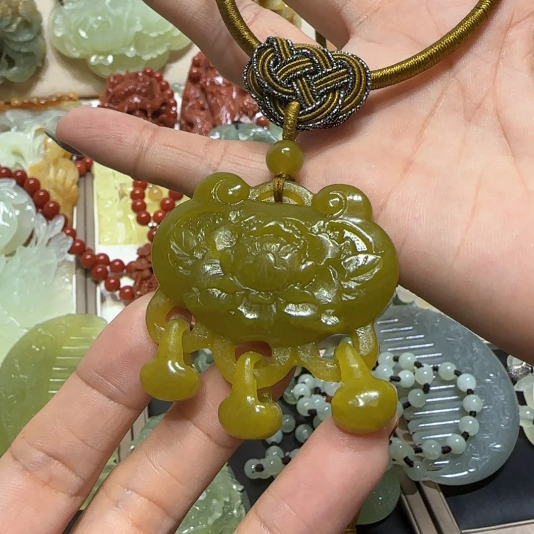 未镶嵌蛇纹石玉吊坠