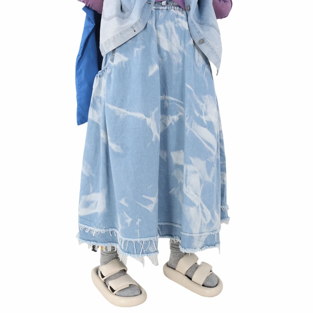 嬉游记原创 2025夏季设计感渐变毛边牛仔半身裙女高腰a字大摆伞裙