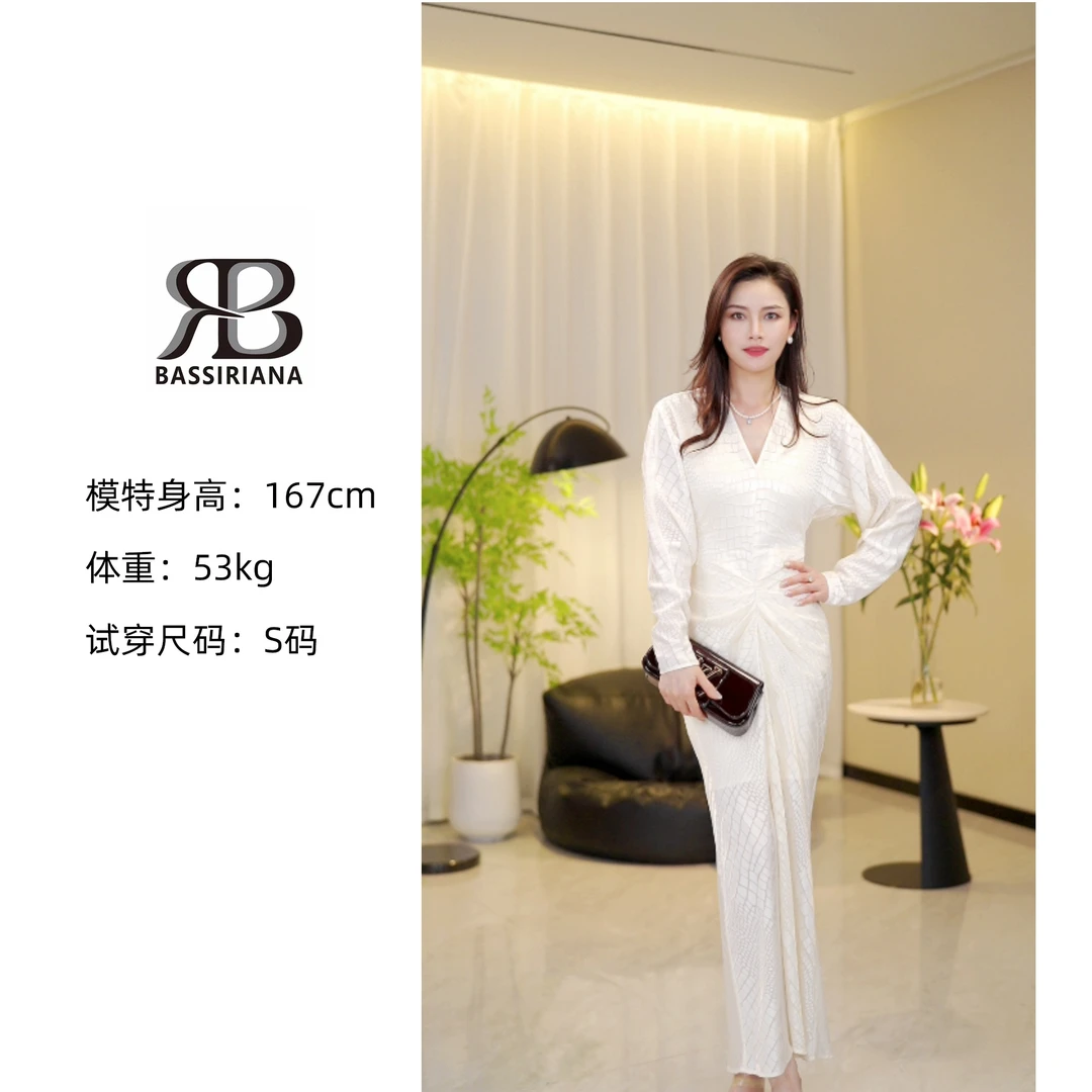度假裙子轻奢小众高级感女装黑白色3D纹理气质连衣裙秋季A348