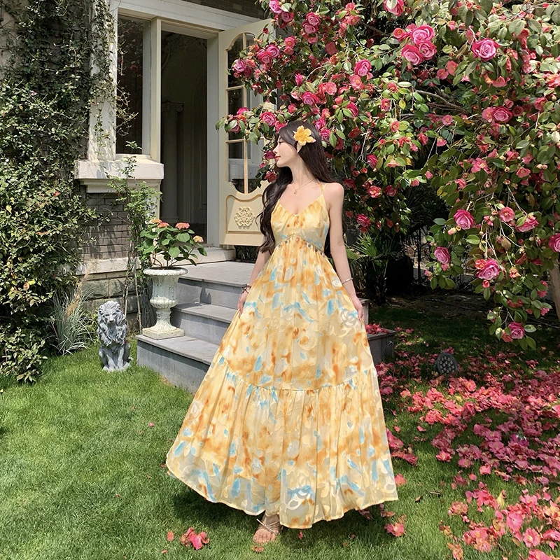 法式多巴胺黄色绝美海边度假吊带碎花连衣裙独特漂亮掐腰裙大摆裙