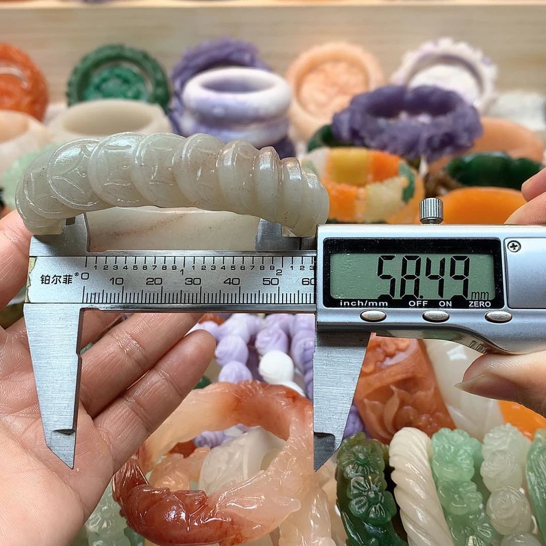 未镶嵌手镯石英质玉